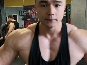 新疆壮男GayTube野外XX;新疆壮男野外 XX，看 GayTube 中的猛男帅哥